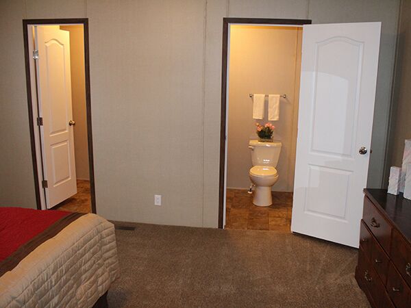 Stratford Villa 2237 KingWixom, MI 48393