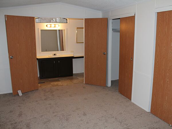 Commerce Meadows 60 BuckthornWixom, MI 48393