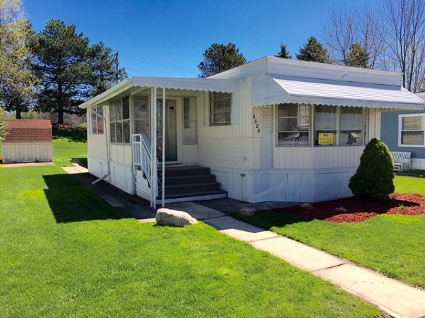 Stratford Villa 2328 Hall LaneWixom, MI 48393