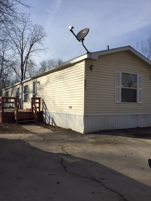Hawaiian Gardens/Holly Village 4261 Grange Hall Rd #207Holly, MI 48442