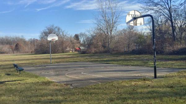 Groveland Manor Mobile Home Park 13318 Dixie HwyHolly, MI 48442