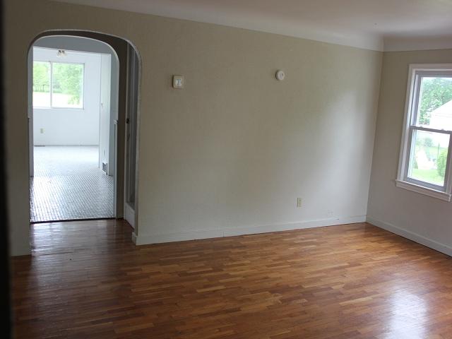 3811 Huggins AveFlint, MI, 48506Genesee County