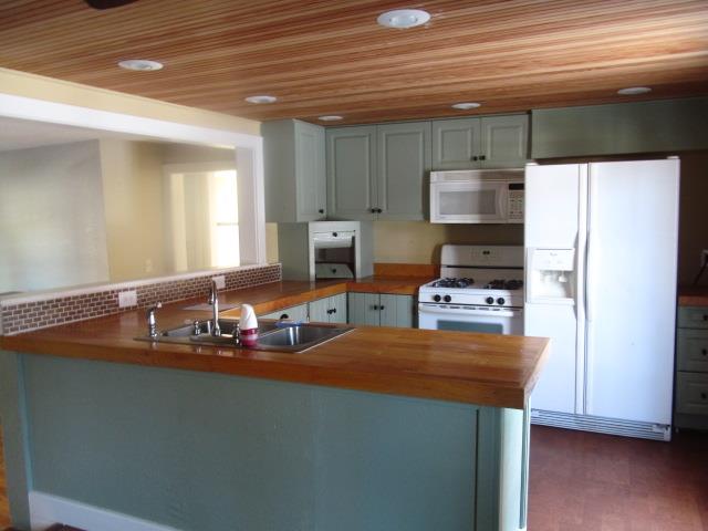 422 Dennis StAdrian, MI, 49221Lenawee County
