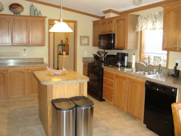 Woodland Estates Mobile Home Park 6913 Ravenwood Ln #148Rockford, MI 49341