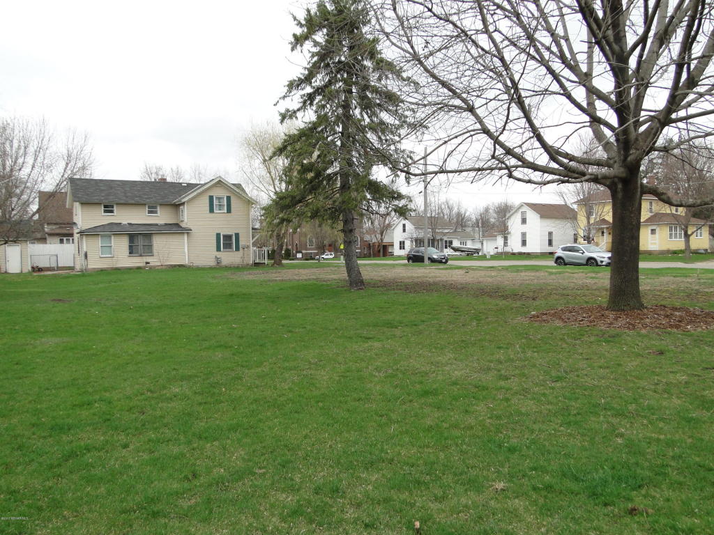 600 W Lyon Avenue, Lake City, MN 55041