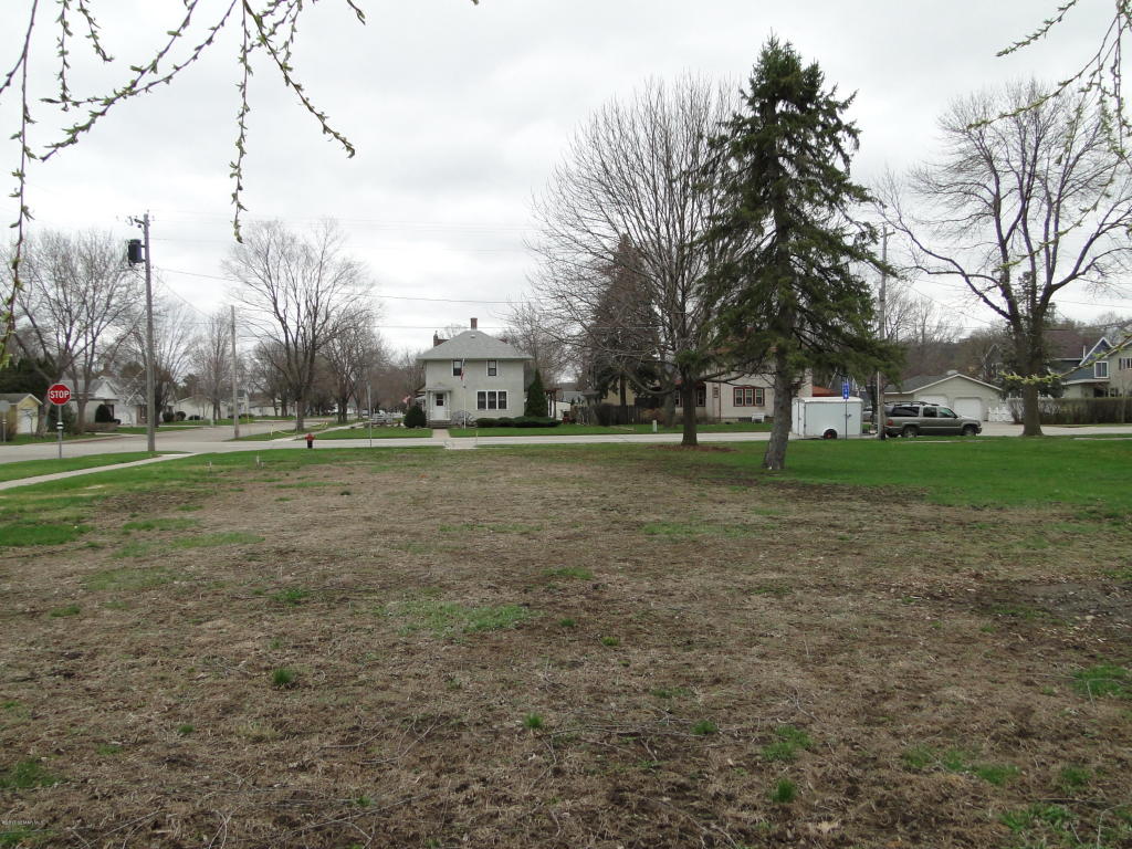 600 W Lyon Avenue, Lake City, MN 55041