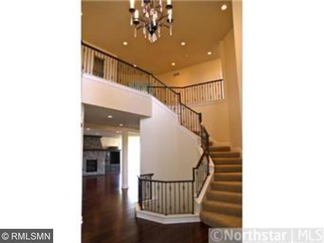 8766 Stonefield lane, Chanhassen, MN 55317