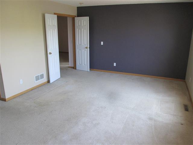 7675 Coneflower Curve N NChanhassen, MN, 55317Carver County