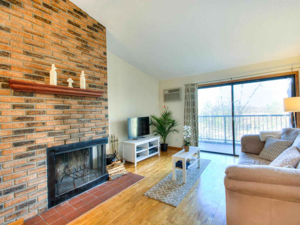1560 Millpond Court, Chaska, MN 55318