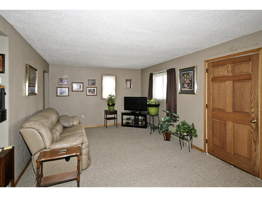 1413 Baxter Avenue N, Glencoe, MN 55336