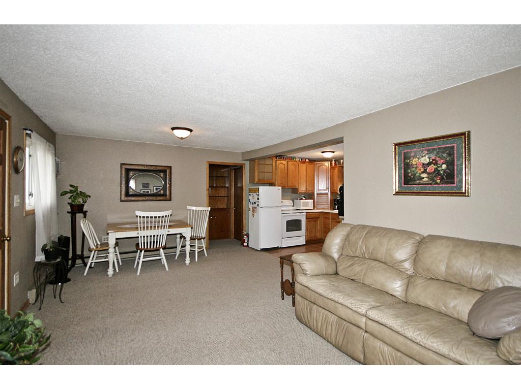 1413 Baxter Avenue N, Glencoe, MN 55336