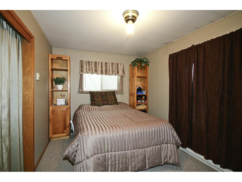 1413 Baxter Avenue N, Glencoe, MN 55336