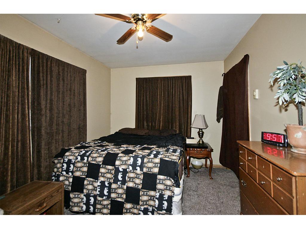 1413 Baxter Avenue N, Glencoe, MN 55336