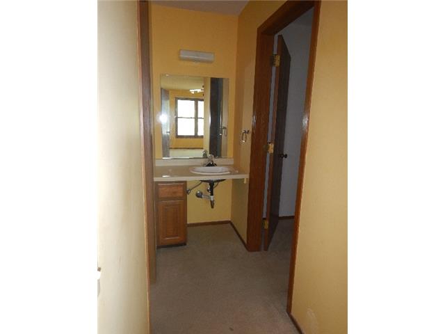 1042 E Travelers TrlBurnsville, MN, 55337Dakota County