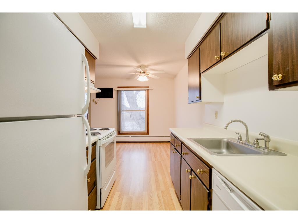 941 11th Avenue S, Hopkins, MN 55343