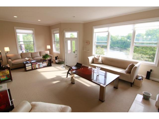 301 W River Parkway, Minneapolis, MN 55401
