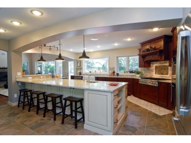 65 Woodland Circle, Edina, MN 55424