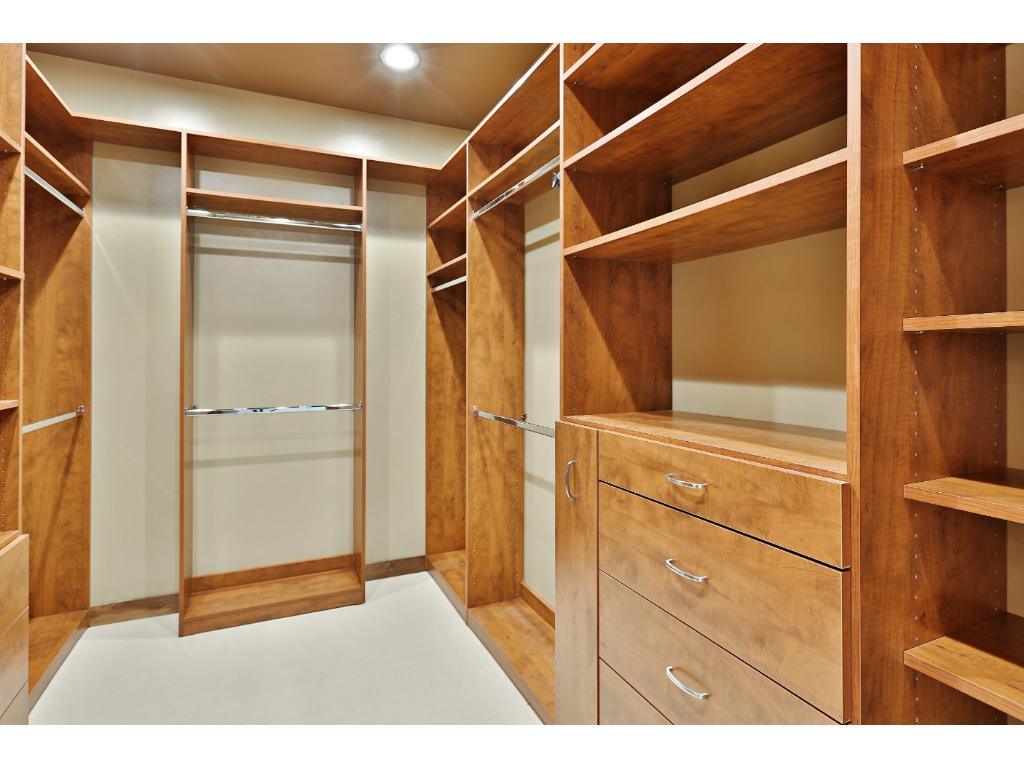 3209 Galleria, Edina, MN 55435