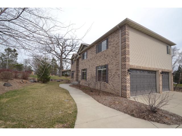 22 Kingsview Lane N, Minnetonka, MN 55447
