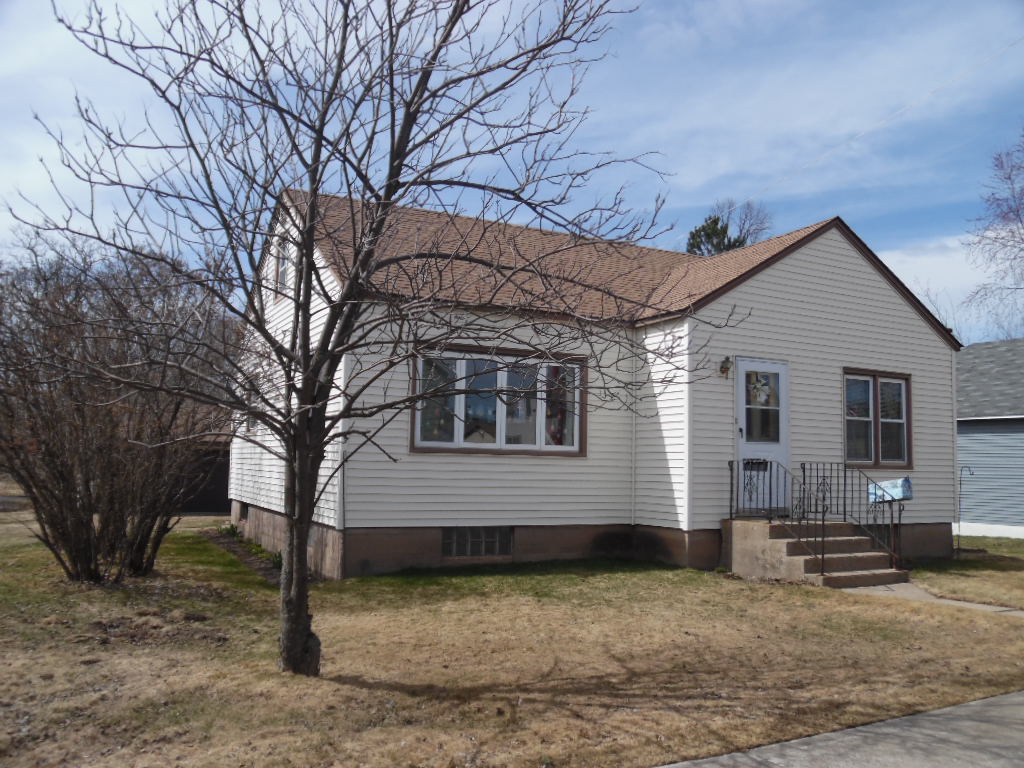 321 1st Street, Nashwauk, MN 55769