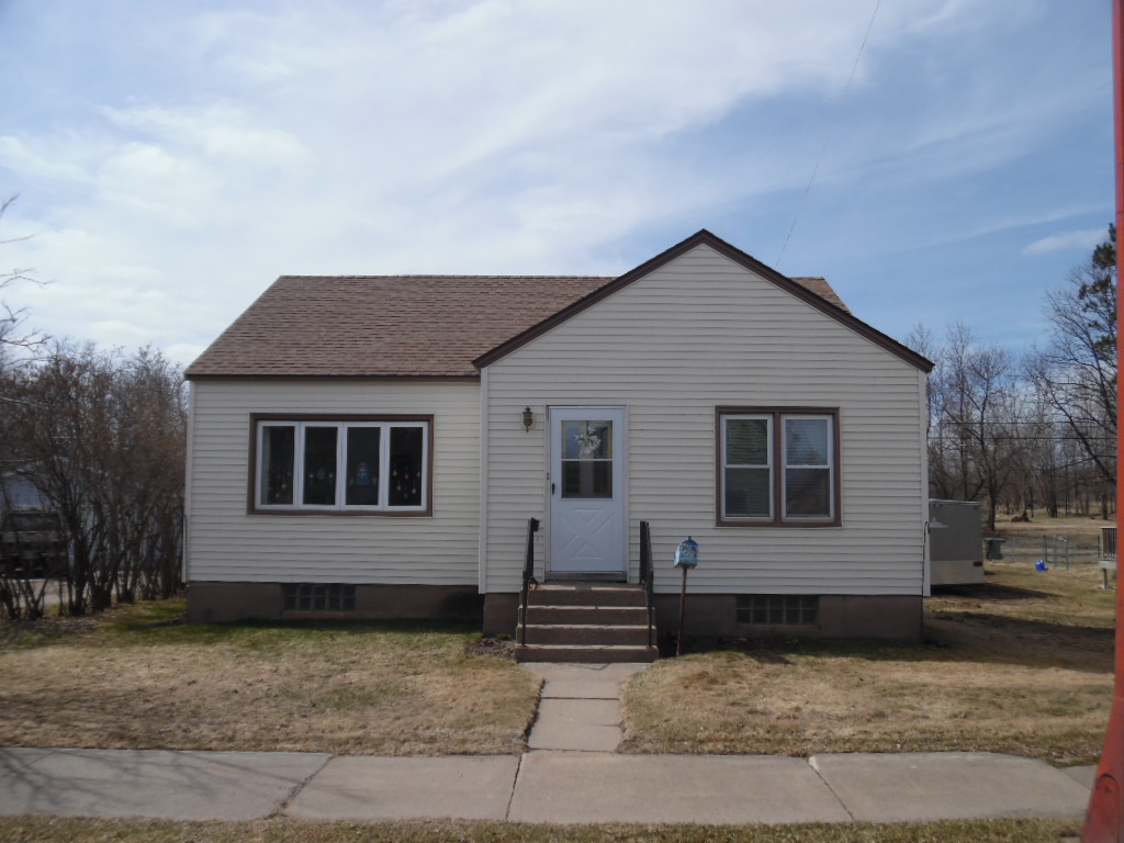 321 1st Street, Nashwauk, MN 55769