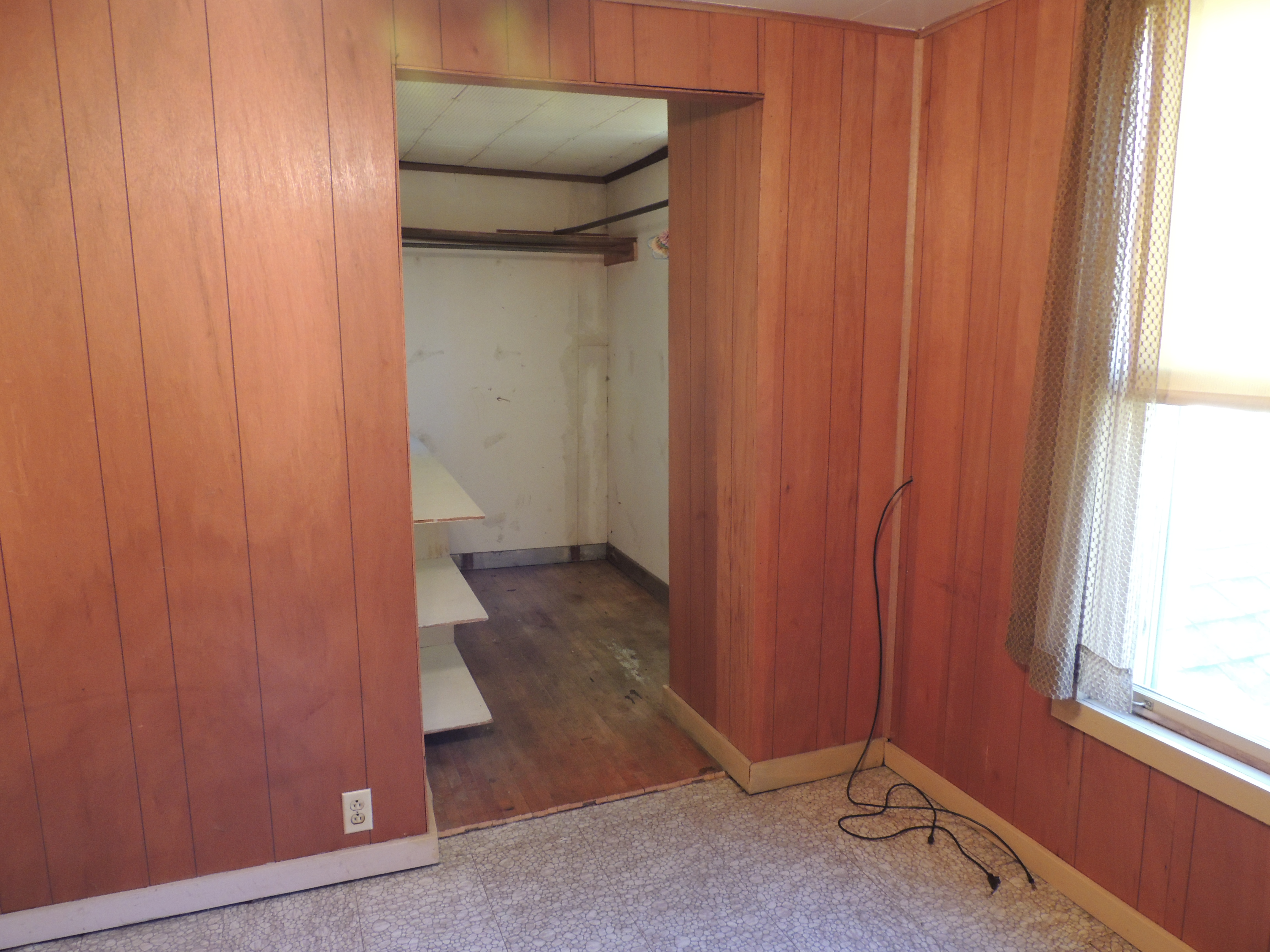 3727 Carlton St, Duluth, MN 55807