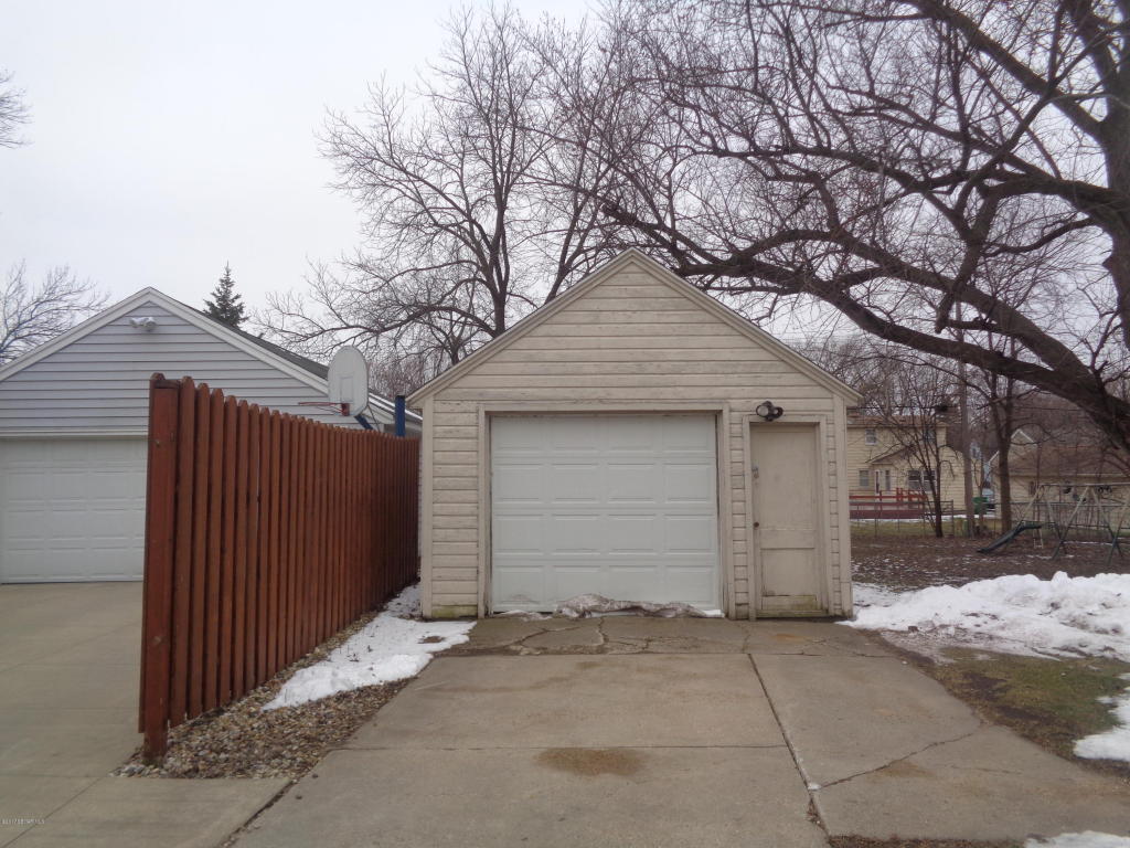 709 12th Avenue SW, Austin, MN 55912