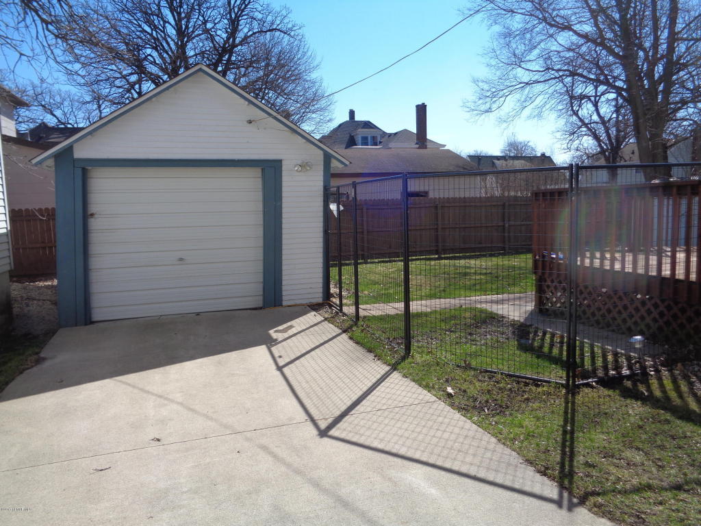 706 5th Street NW, Austin, MN 55912