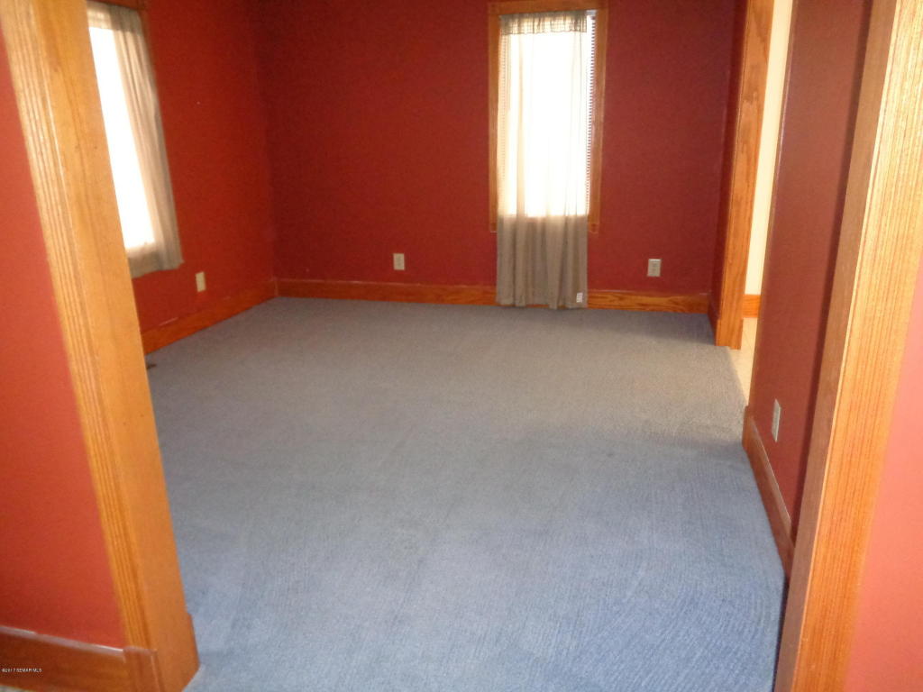 706 5th Street NW, Austin, MN 55912