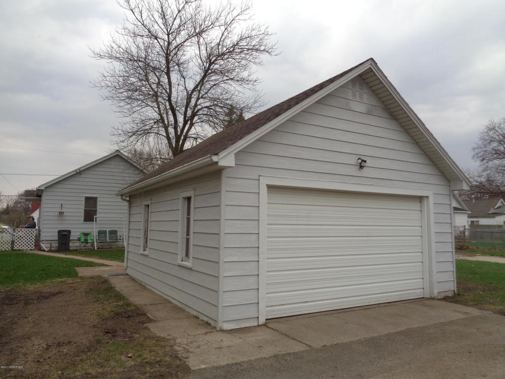 902 9th Avenue SW, Austin, MN 55912
