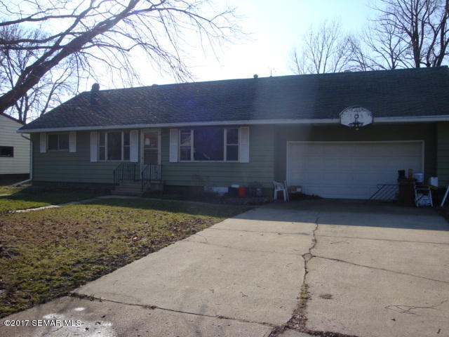 714 Center Avenue S, Hayfield, MN 55940