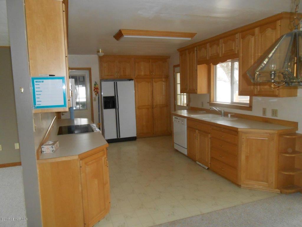 215 E Henry Street, LeRoy, MN 55951