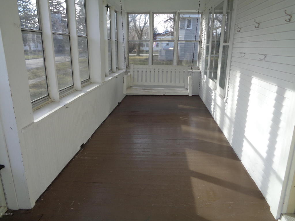 306 4th Street, Lyle, MN 55953