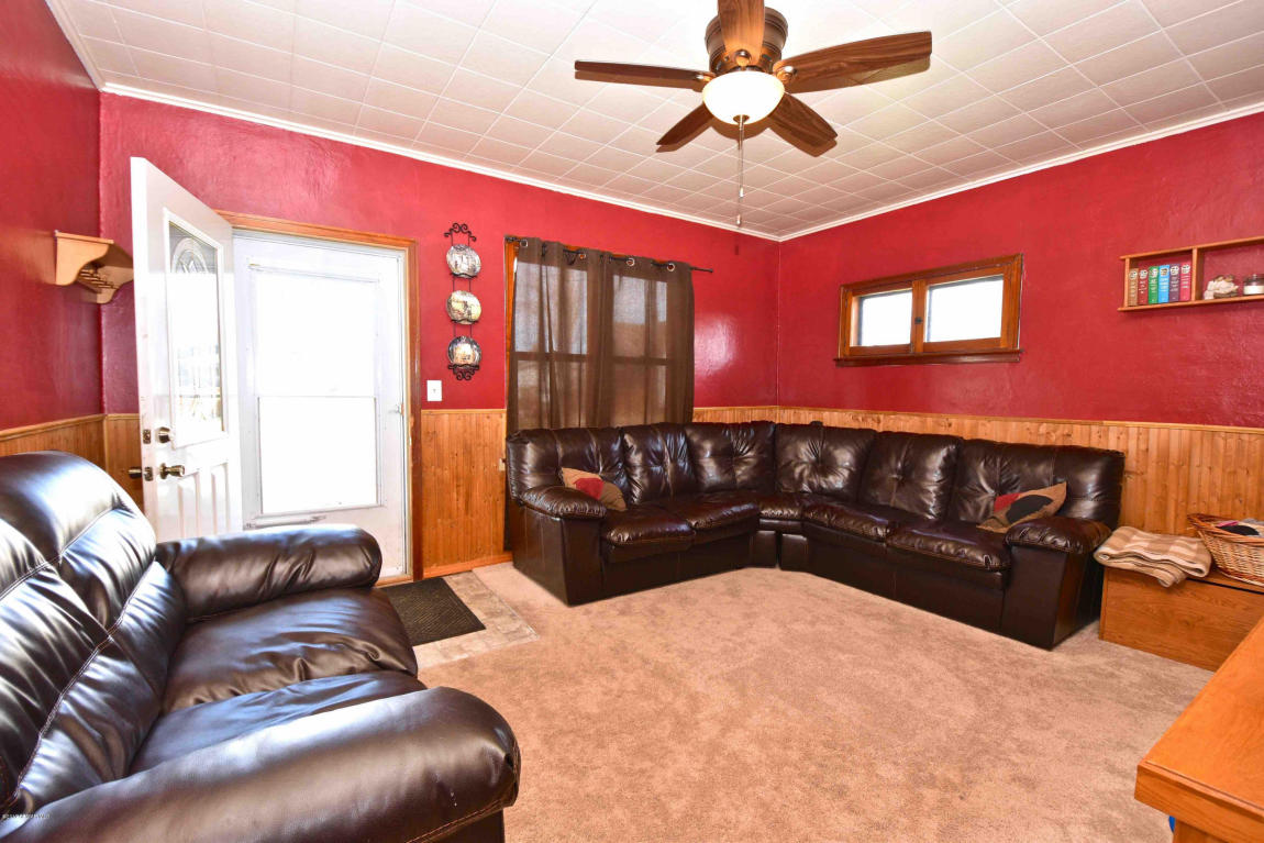 1053 E 8th Street, Winona, MN 55987