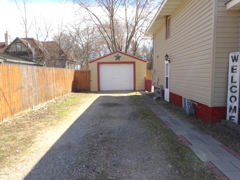 808 Harding Avenue, Albert Lea, MN 56007