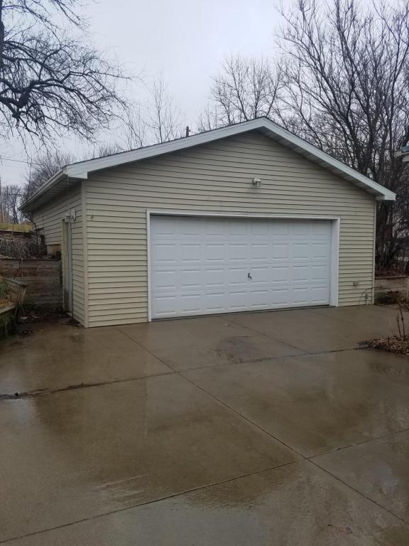 1406 Frank Hall Drive, Albert Lea, MN 56007