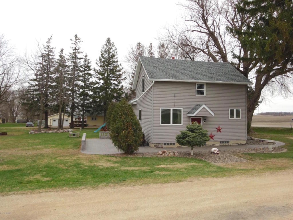 21299 700th Avenue, Alden, MN 56009