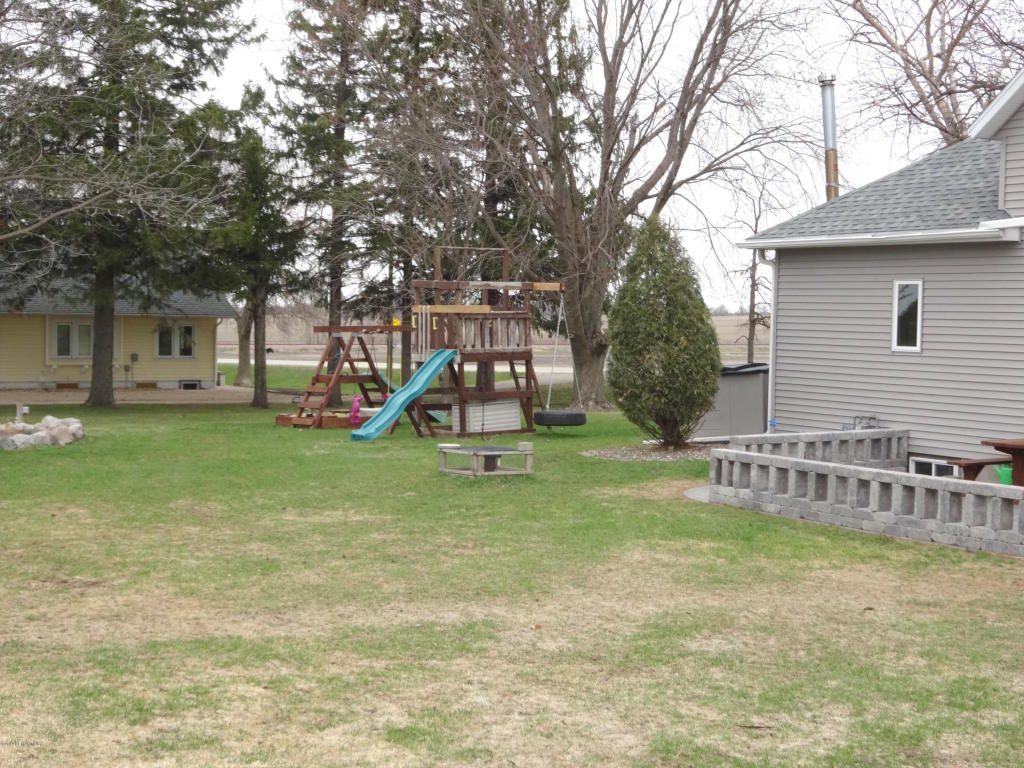 21299 700th Avenue, Alden, MN 56009