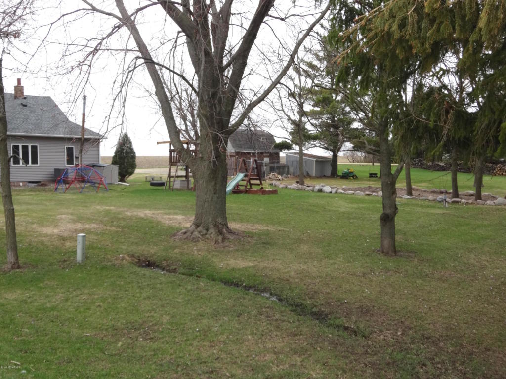 21299 700th Avenue, Alden, MN 56009