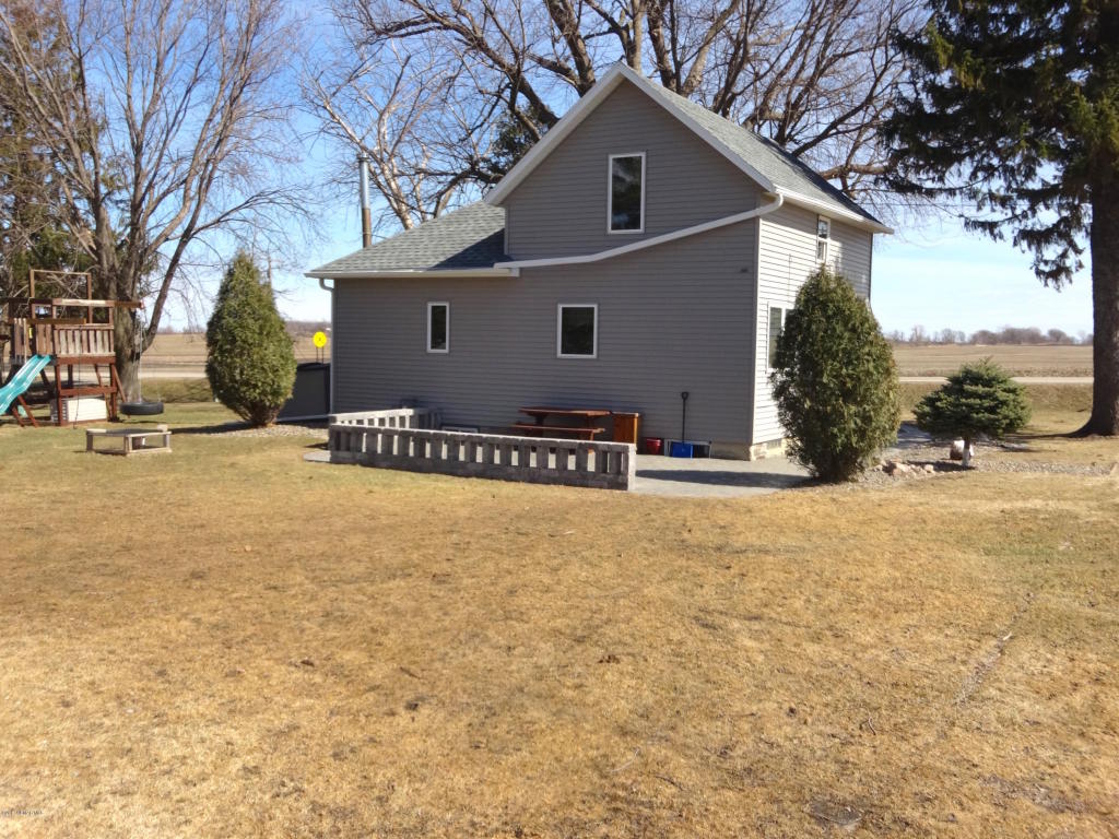 21299 700th Avenue, Alden, MN 56009