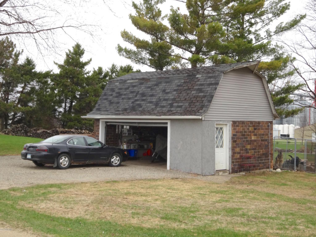 21299 700th Avenue, Alden, MN 56009