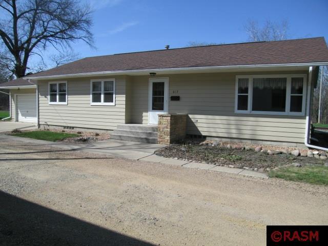617 N Galbraith, Blue Earth, MN 56013