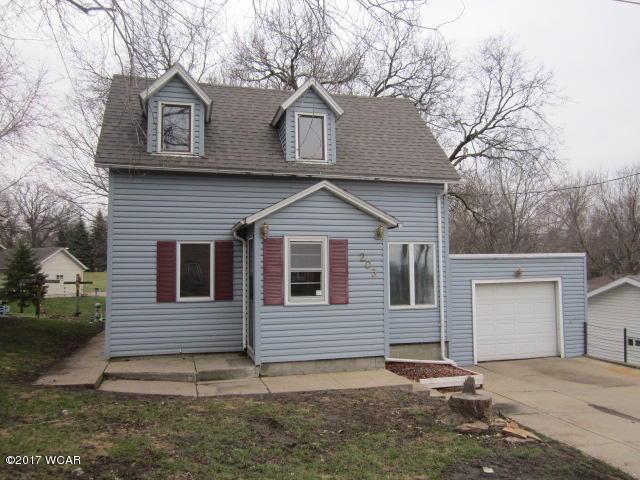 203 Cedarwood Street, Fairmont, MN 56031