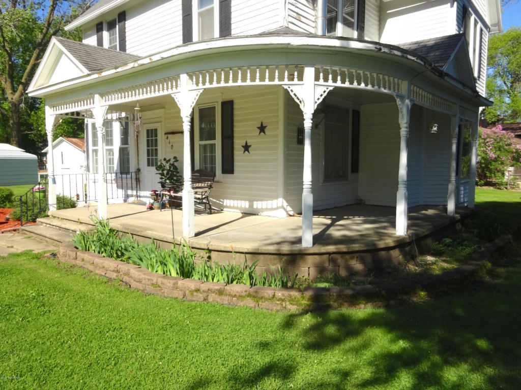 410 1st Avenue SE, Glenville, MN 56036