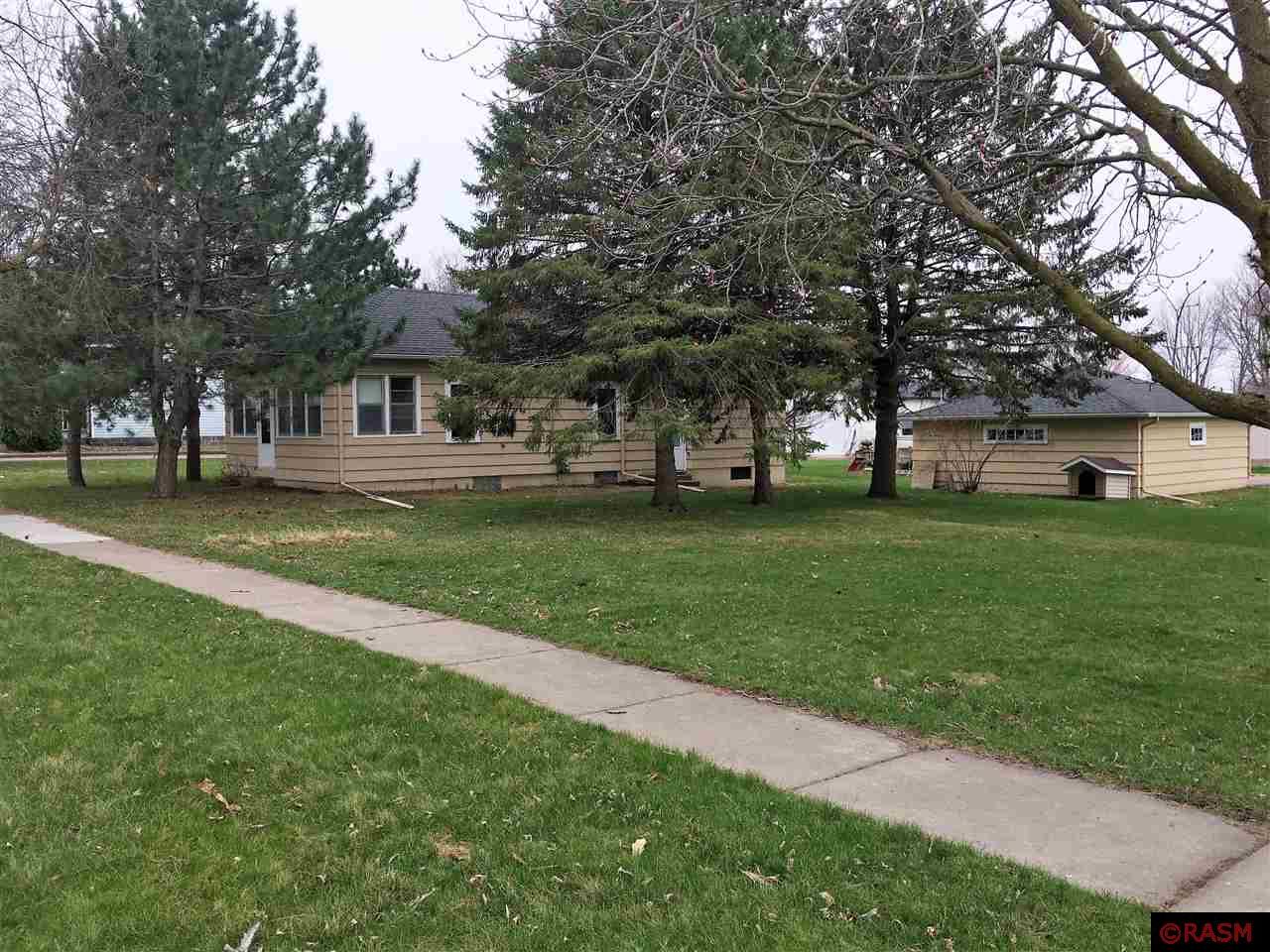 200 S Park, Le Center, MN 56057