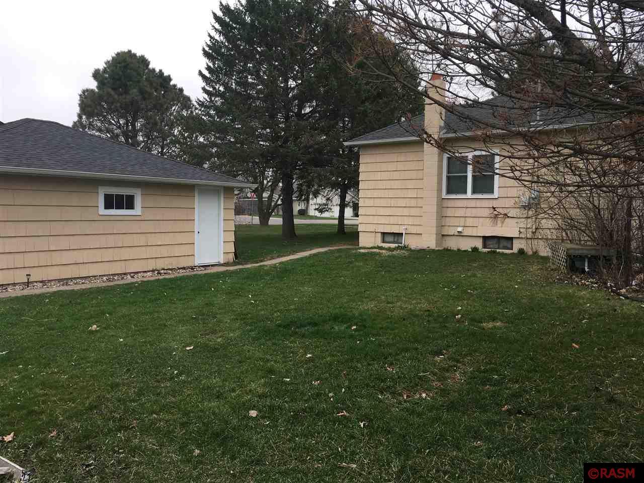 200 S Park, Le Center, MN 56057