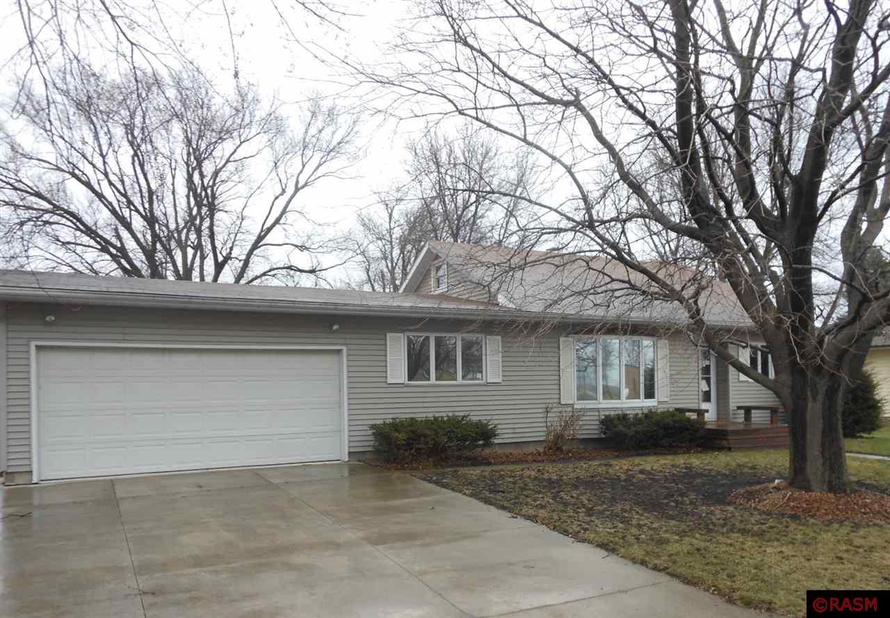 127 E Higbie Ave, Minnesota Lake, MN 56068