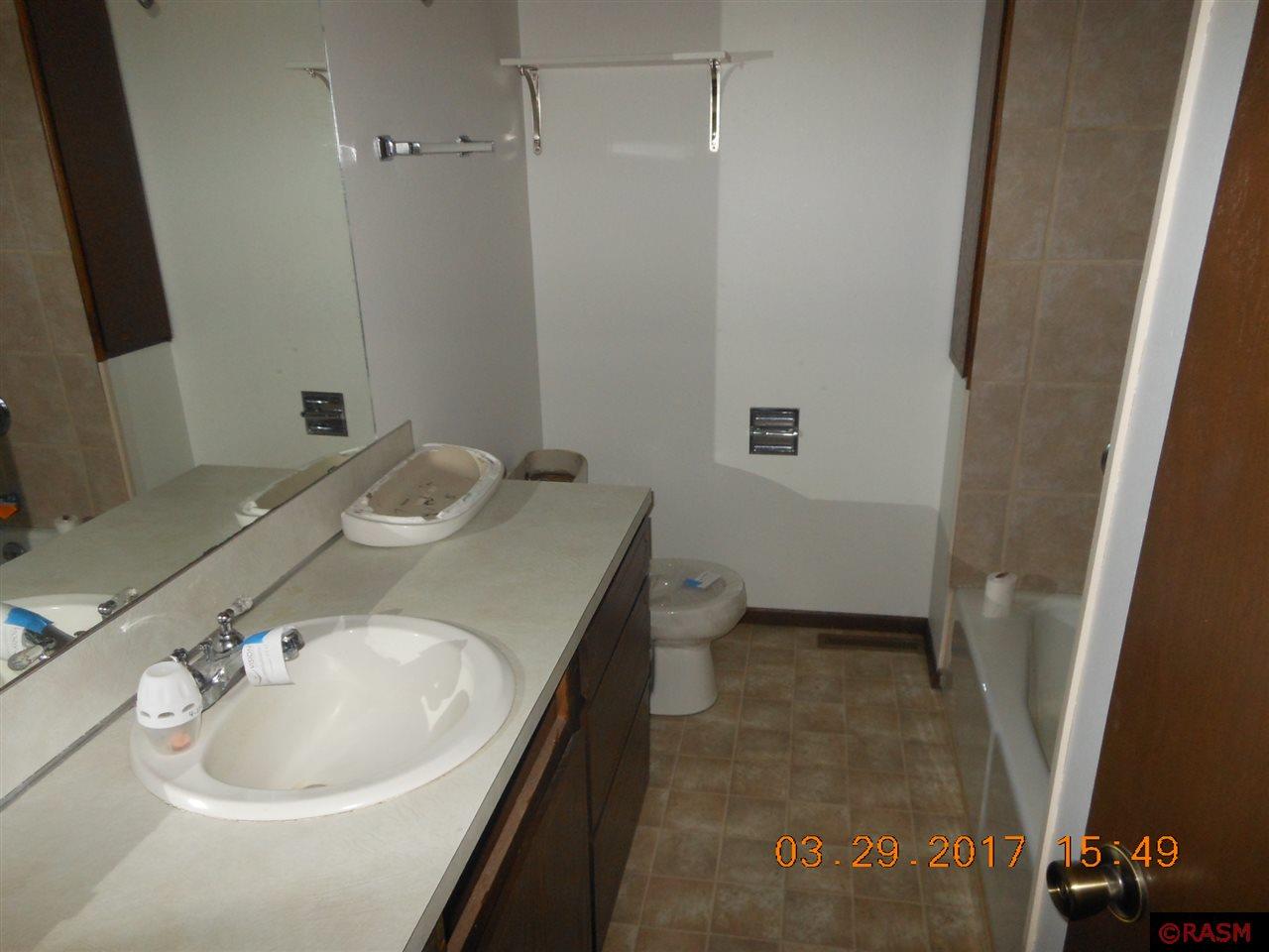 127 E Higbie Ave, Minnesota Lake, MN 56068