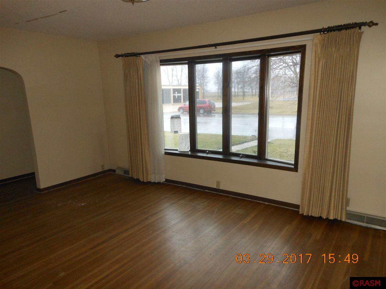 127 E Higbie Ave, Minnesota Lake, MN 56068