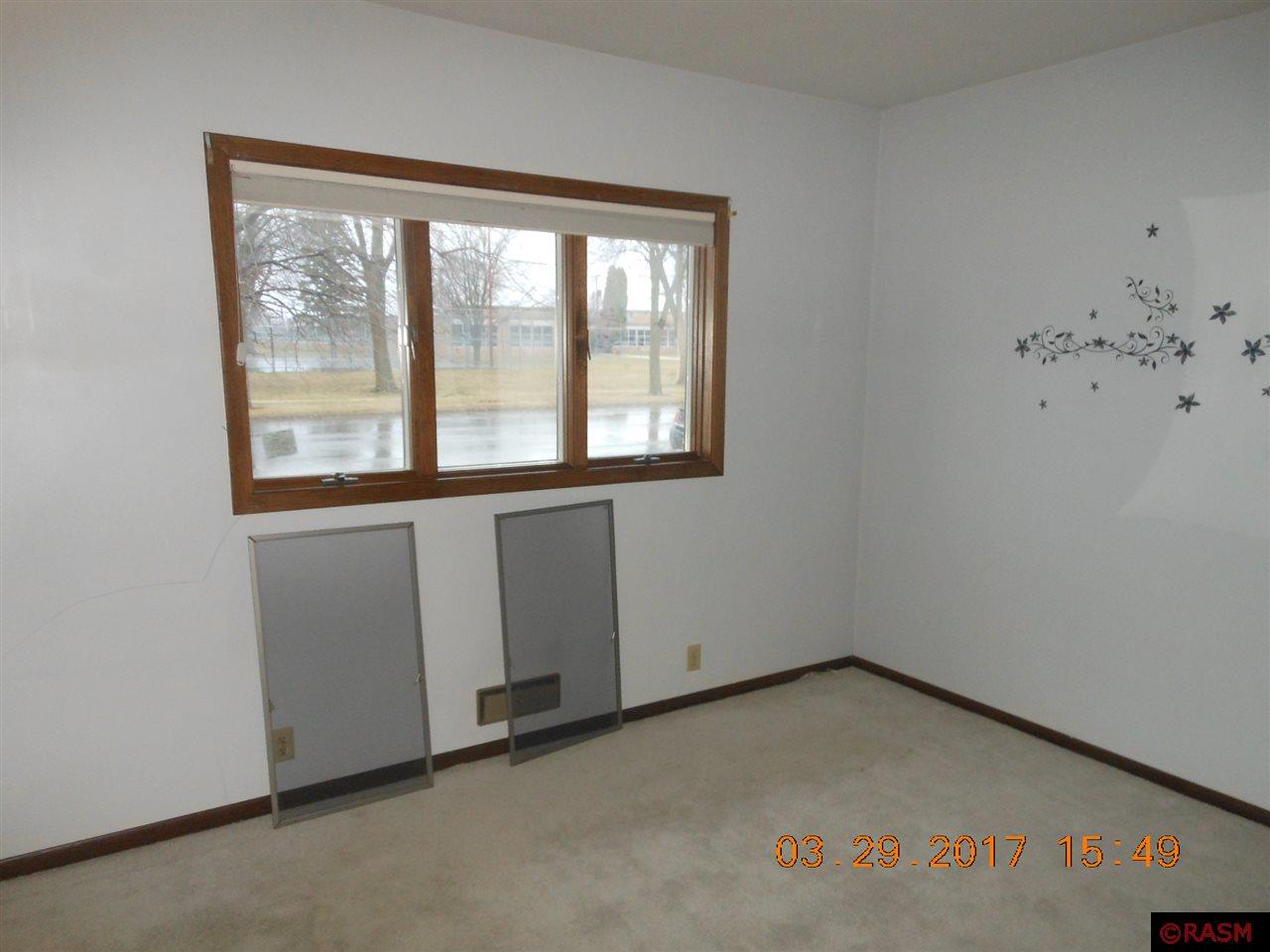 127 E Higbie Ave, Minnesota Lake, MN 56068